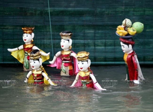 The beauty of Dao Thuc water puppetry