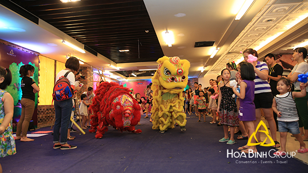 Hoa Binh Events organizes a full package of Mid-Autumn Festival