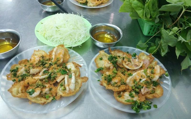 Delicious and flavorful banh khot