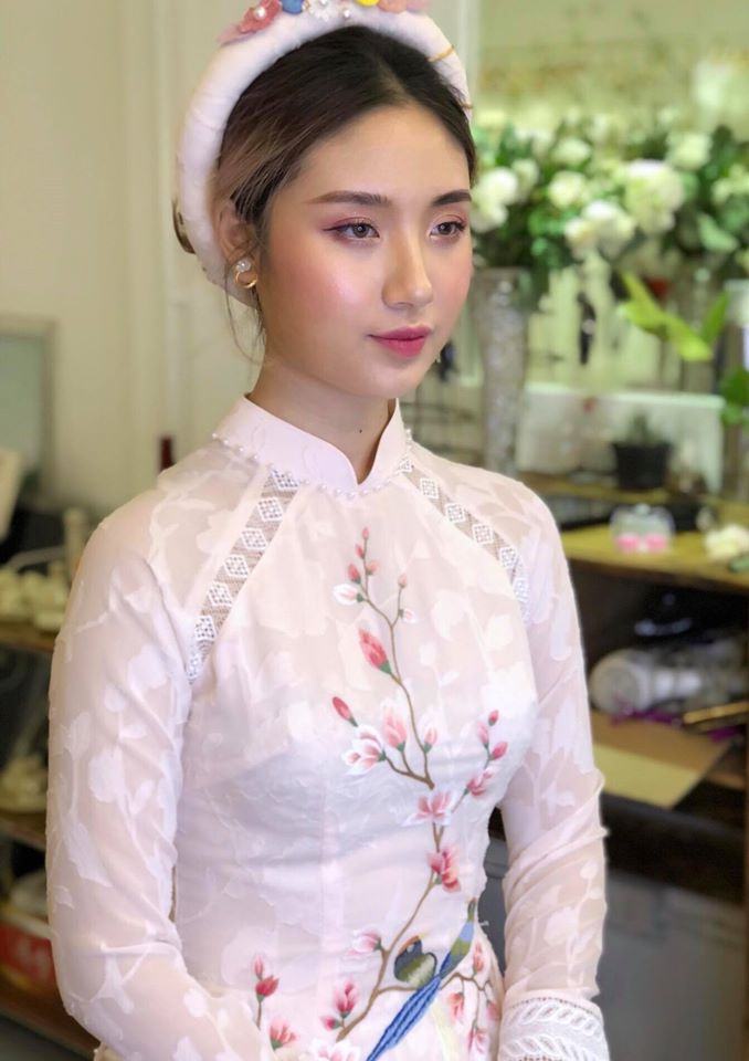 Dan Bridal brings beautiful ao dai to the bride and groom on the wedding day
