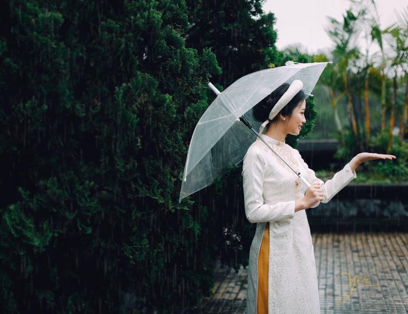 Ao Dai is delicately designed and enhances the beauty of customers