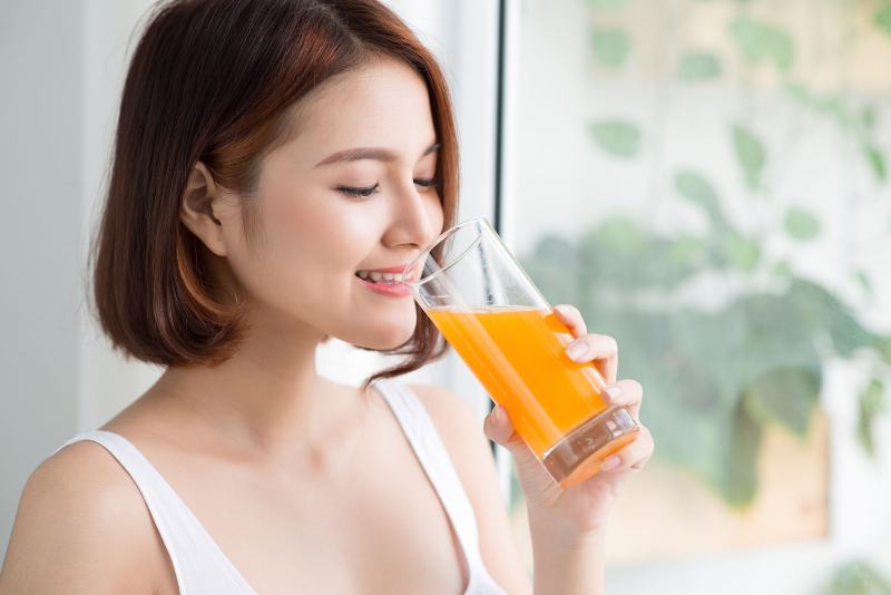 Drinking turmeric and honey helps reduce cholesterol in the body