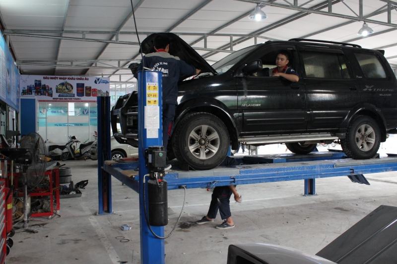 Thuan Phat works to rescue cars and motorbikes 24/7.