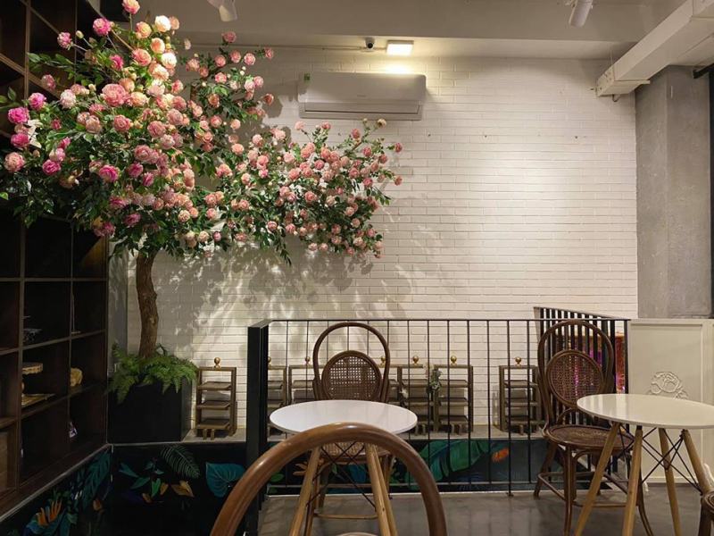 Coming to La Fleur Tea & Dessert Cafe, you will have moments to enjoy this slow, interesting life.